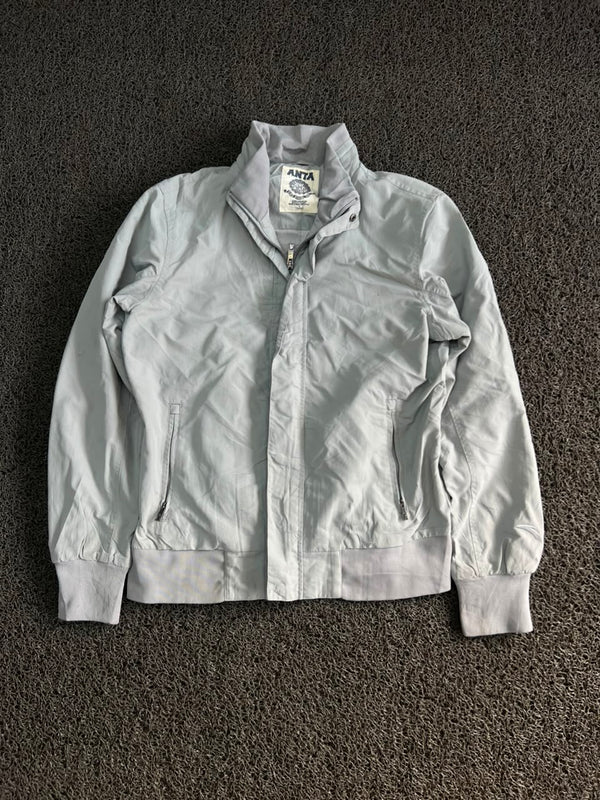 Men’s Light Grey Full-Zip Utility Jacket with Stand Collar and Zipper Pockets
