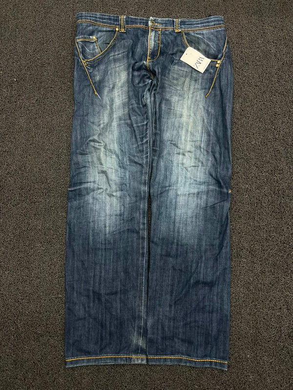Zara Men's Mid-Rise Straight Leg Jeans in Medium Wash