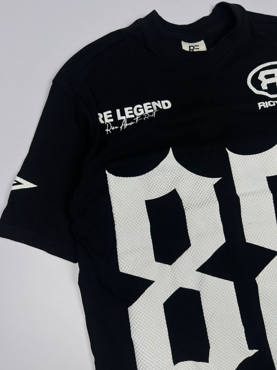 Graphic Print T-Shirt with Oversized Number Design and “Rise Above the Rest” Text
