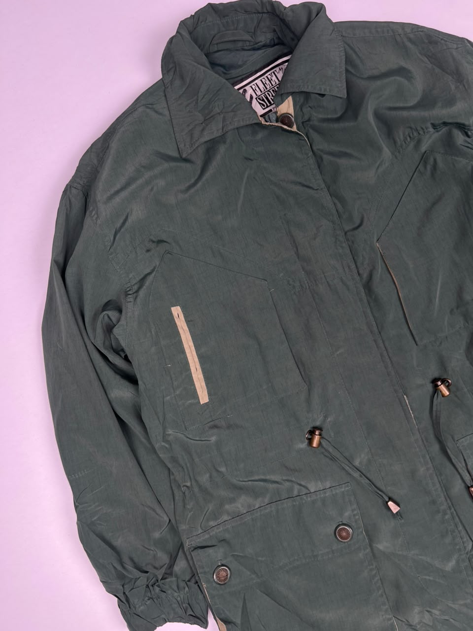 Vintage Utility Field Jacket with Multi-Pocket Design and Adjustable Waist Drawstrings