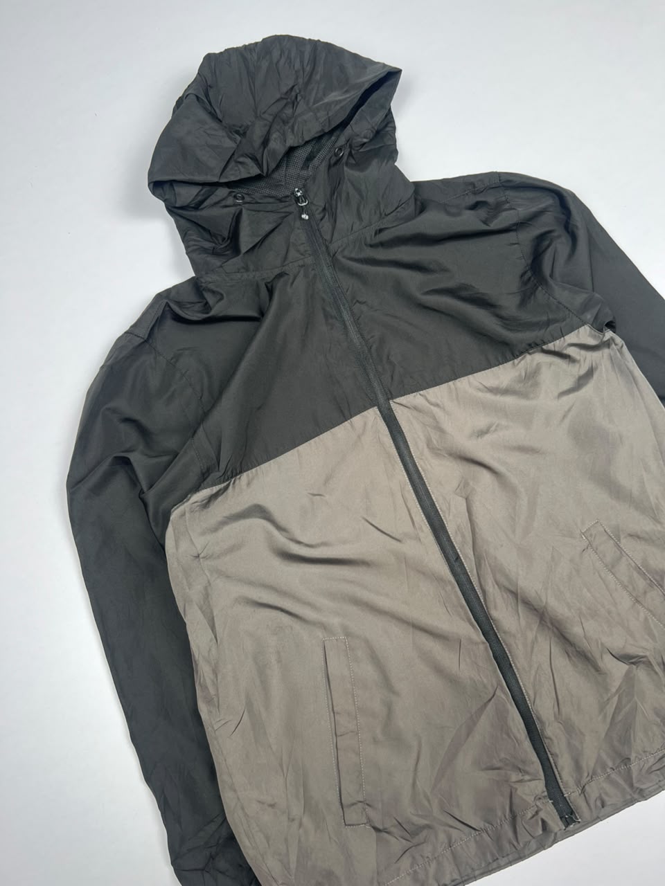 Two-Tone Hooded Zip-Up Windbreaker Jacket with Front Pockets