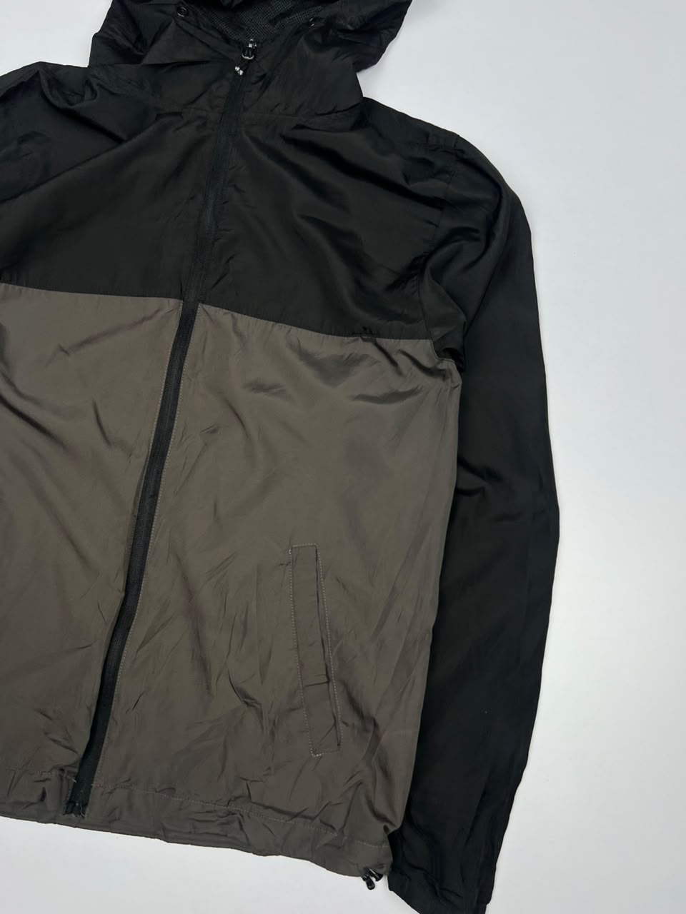 Two-Tone Hooded Zip-Up Windbreaker Jacket with Front Pockets