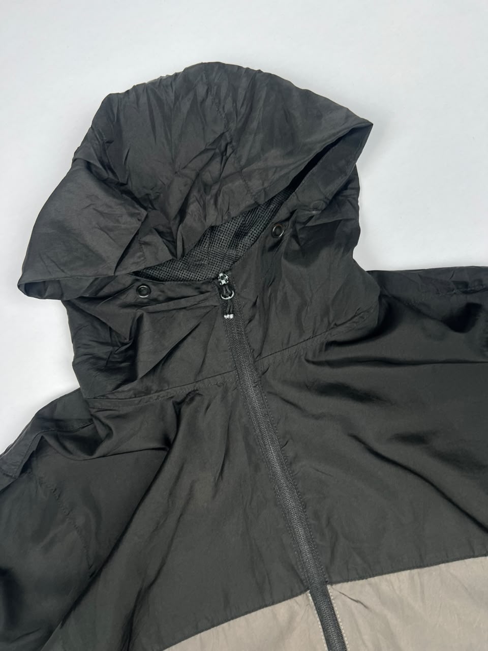 Two-Tone Hooded Zip-Up Windbreaker Jacket with Front Pockets