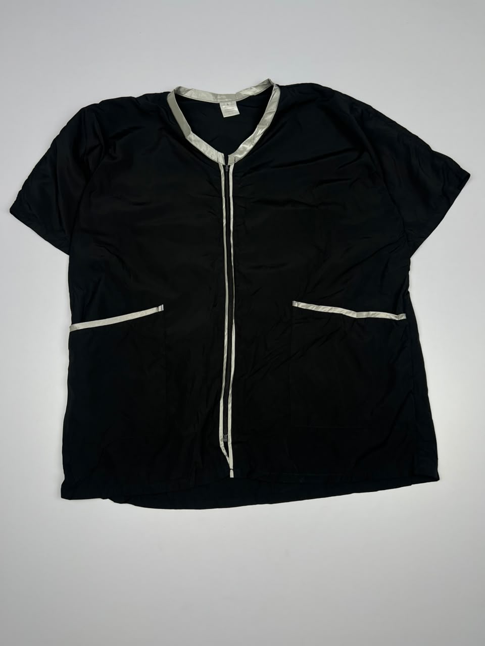 Vintage Black Short-Sleeve Zip-Up Jacket with Contrast Trim ⚠️ Zip puller missing