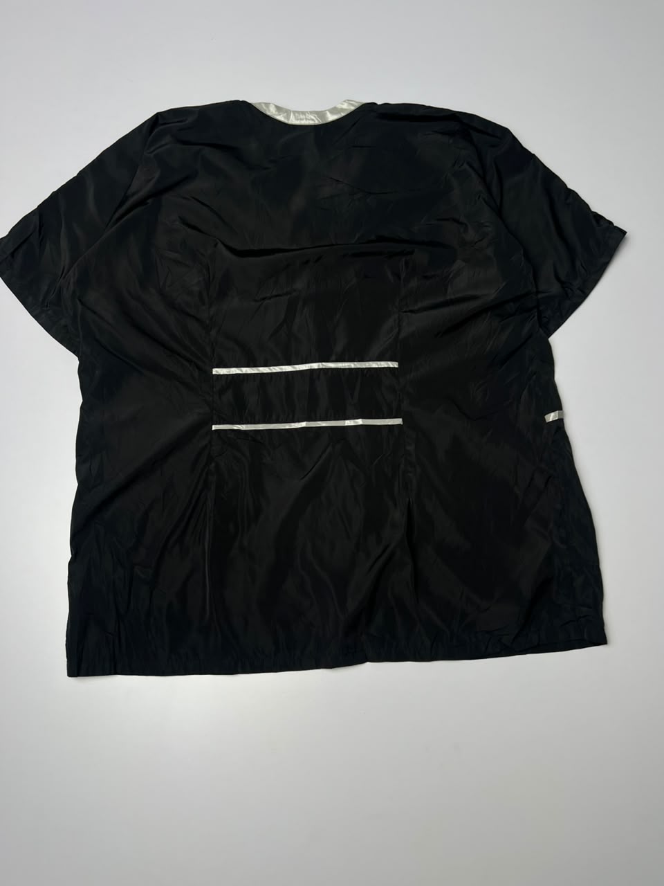 Vintage Black Short-Sleeve Zip-Up Jacket with Contrast Trim ⚠️ Zip puller missing