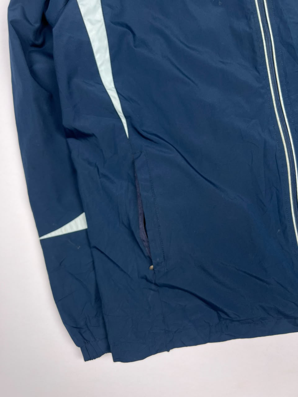 Men’s Full-Zip Athletic Windbreaker Jacket with Contrast White Paneling ⚠️ Small Stains