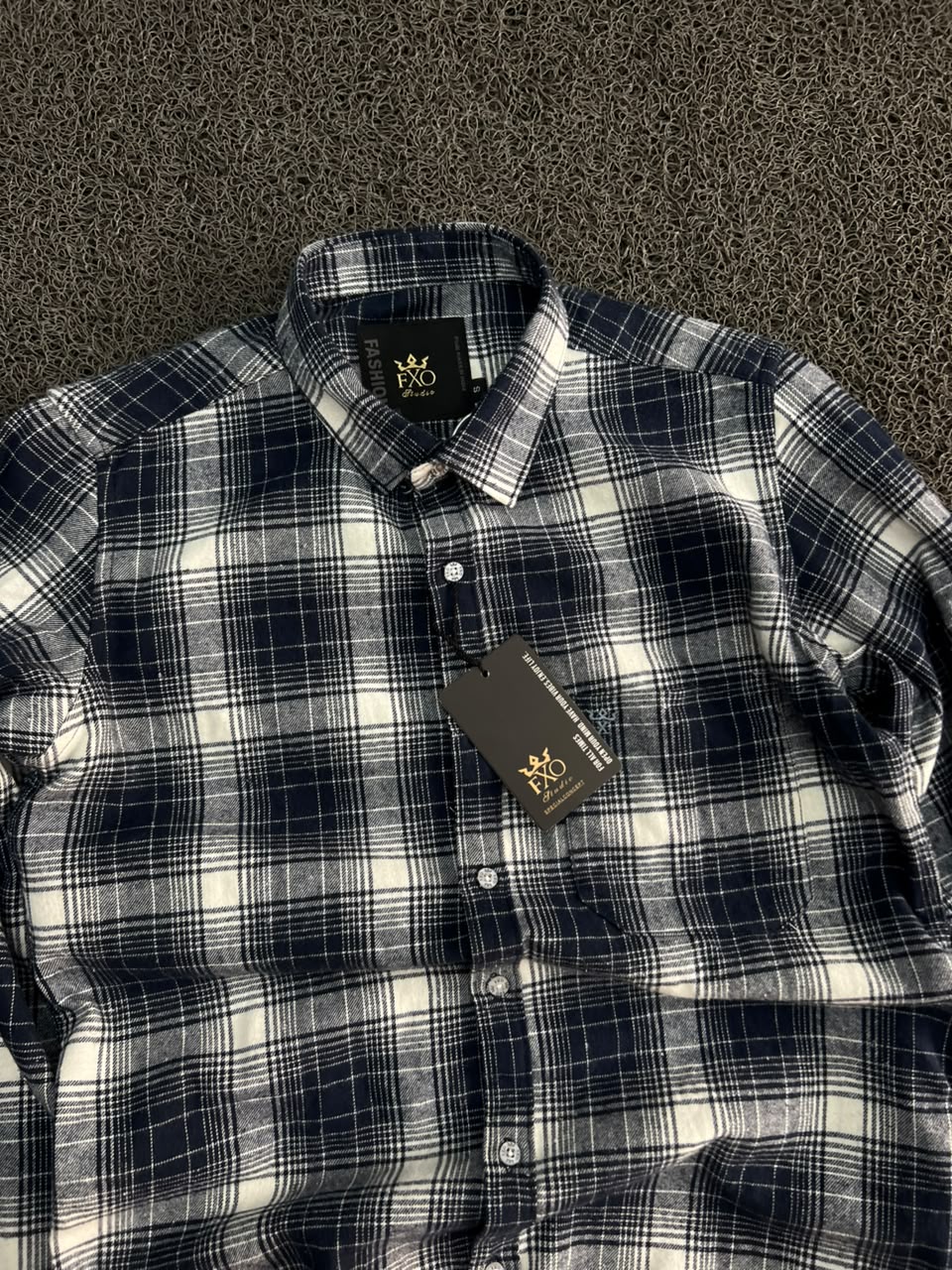 Men's Plaid Flannel Button-Down Shirt