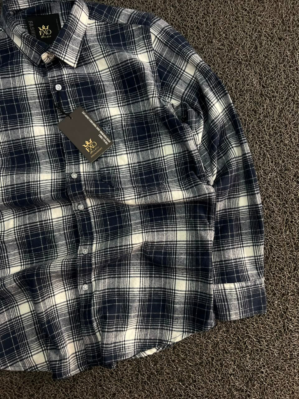 Men's Plaid Flannel Button-Down Shirt