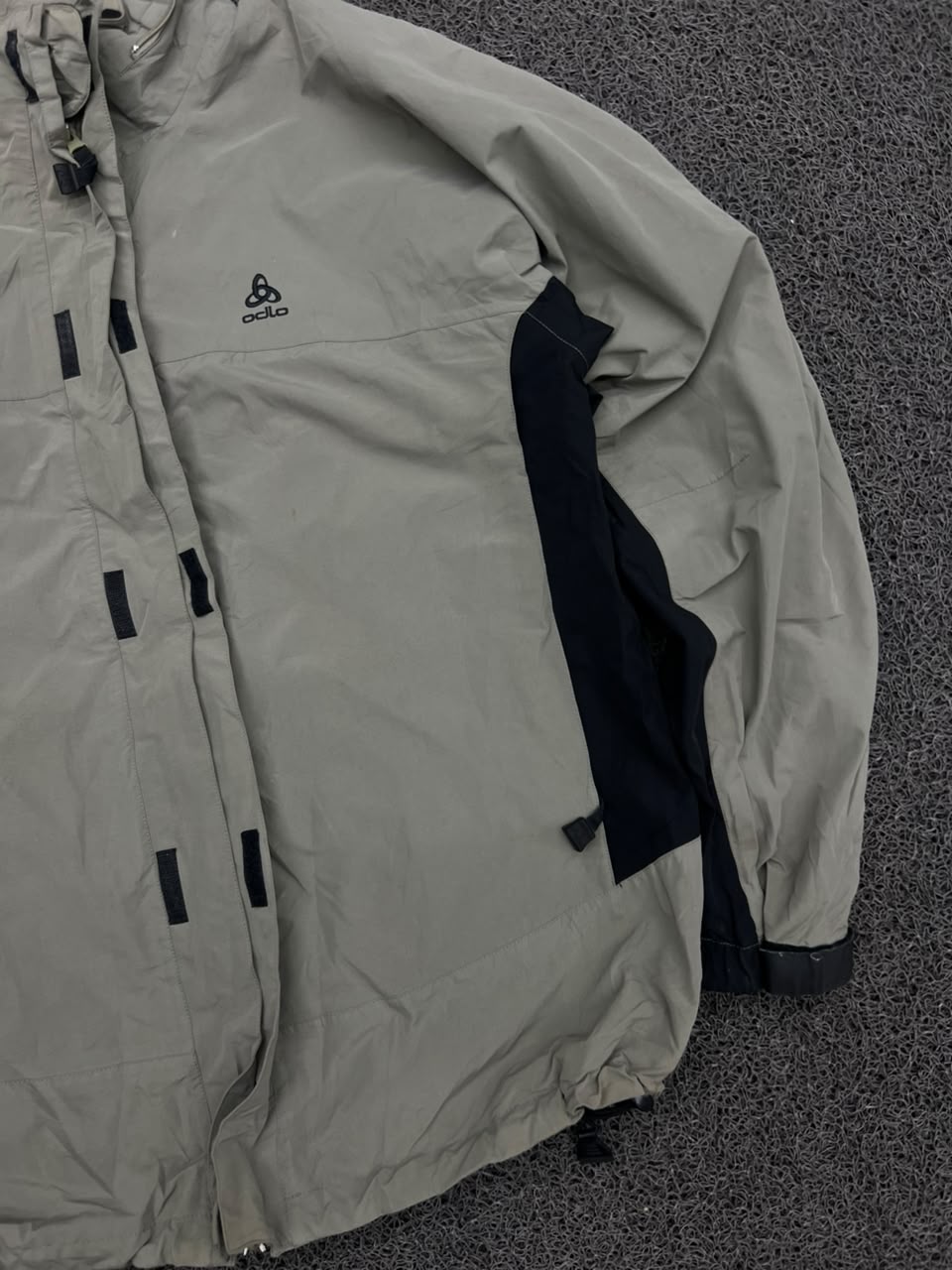Odlo Lightweight Outdoor Windbreaker Jacket – Beige & Black Full Zip Performance Shell