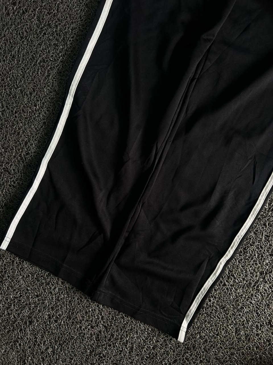 Vintage Black Side Stripe Track Pants – Relaxed Fit Sports