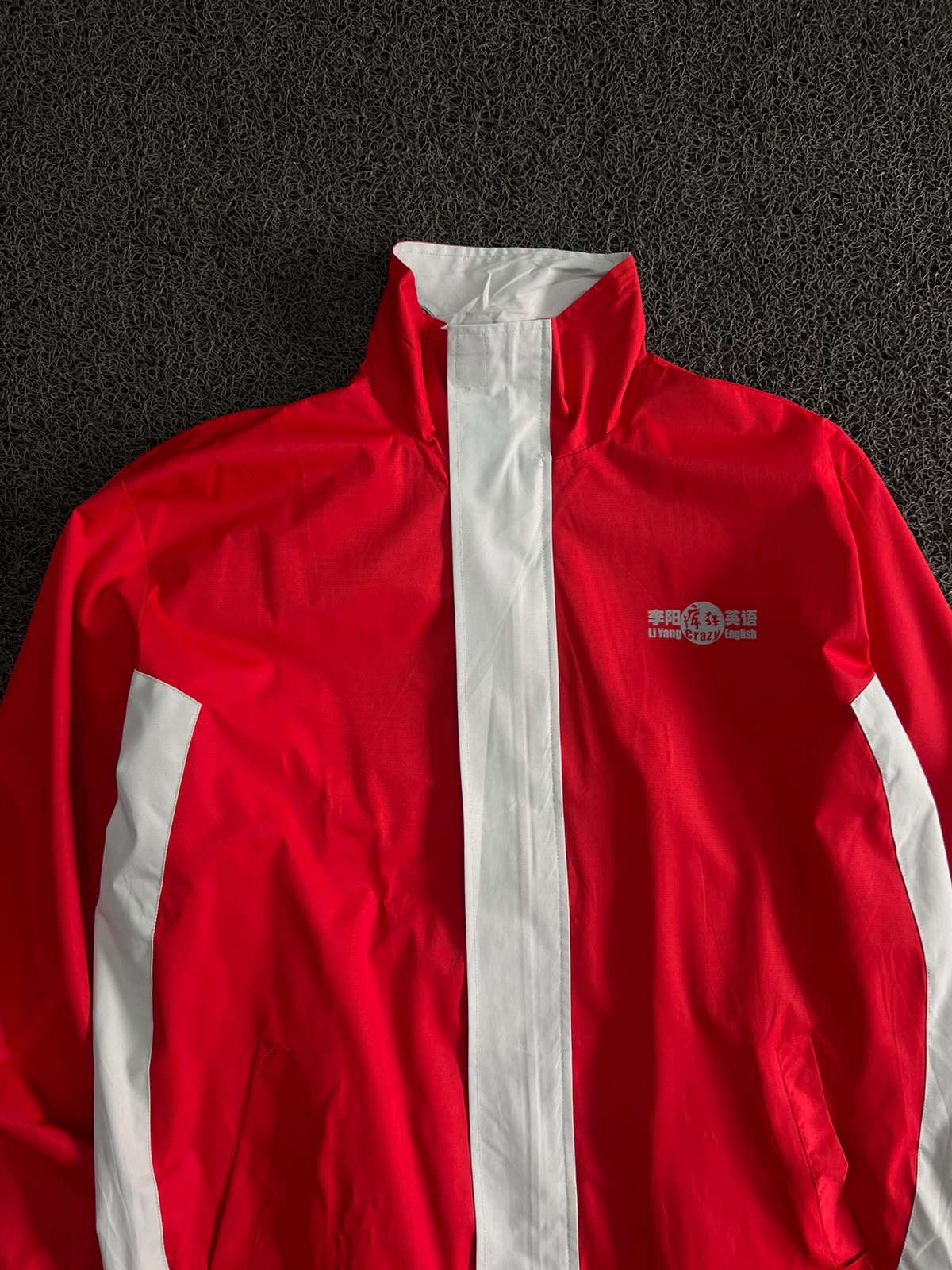 Li Yang Crazy Running Lightweight Windbreaker Jacket – Red/White ⚠️ Small Damage