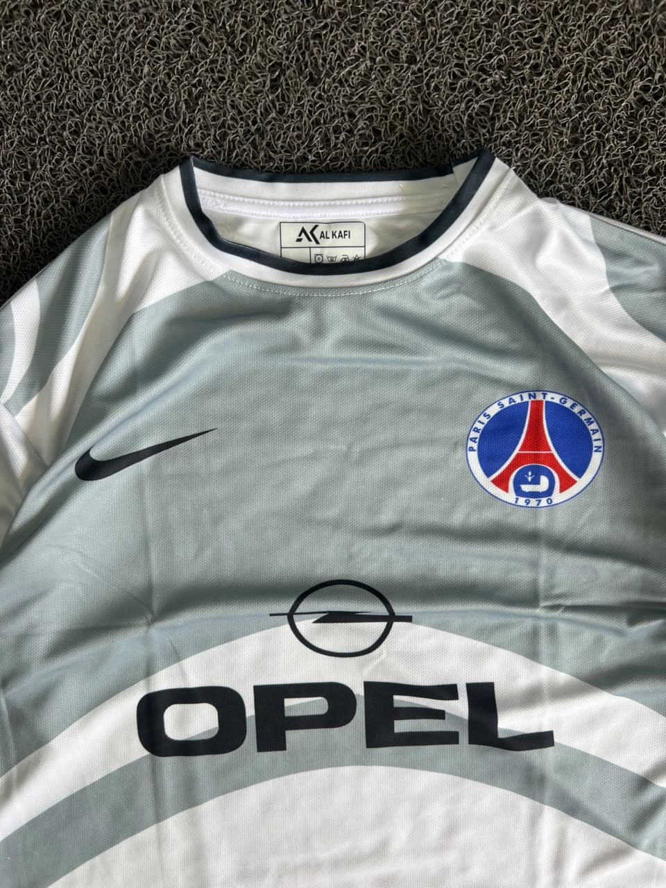 Nike Paris Saint-Germain 2003–04 Away Jersey – Ronaldinho #21 | White/Grey | Five Sleeve Football Jersey