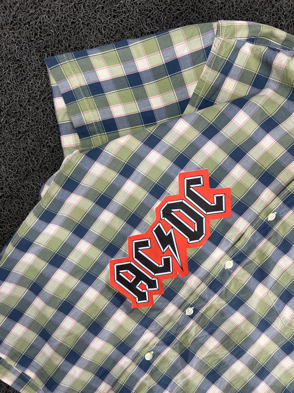 Plaid Short Sleeve Button-Up Shirt – Regular