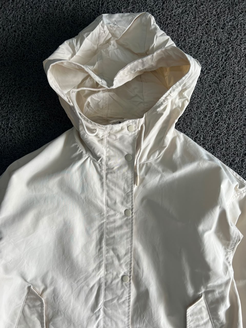 Vintage Off-White Hooded Windbreaker Jacket