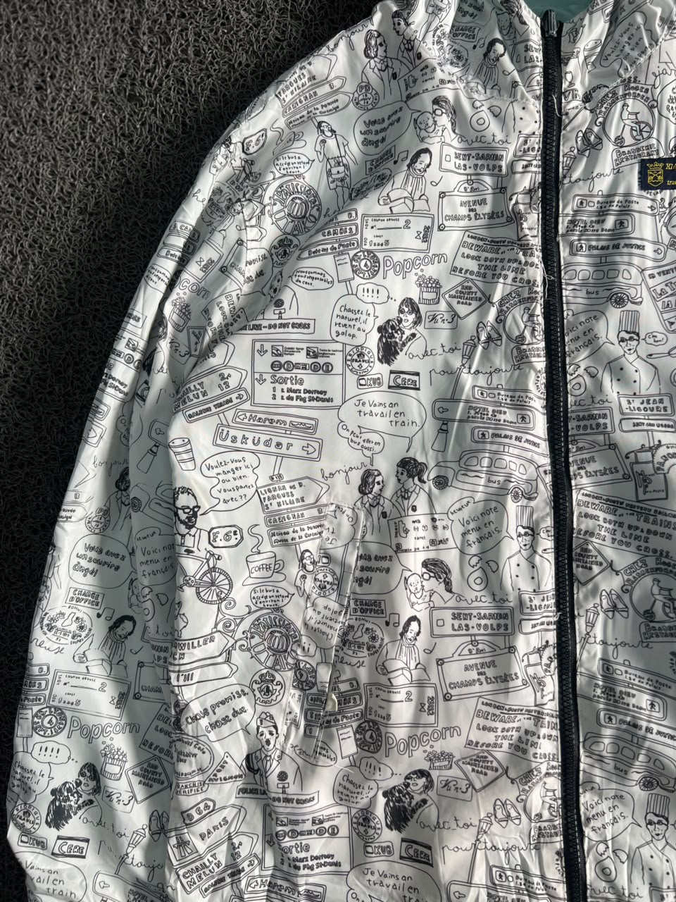 Reversible Lightweight Hooded Jacket – Printed & Solid Side