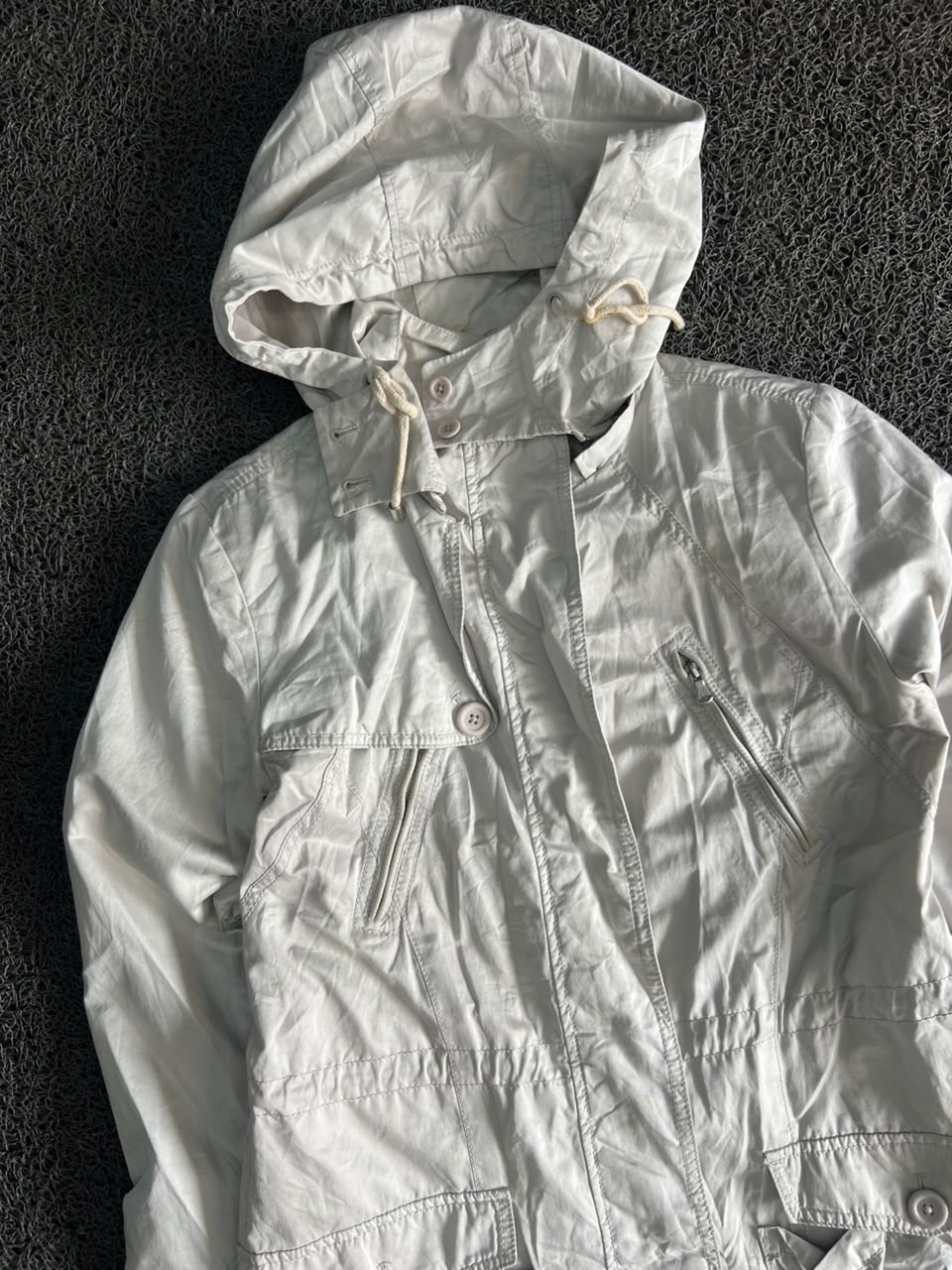 Vintage White Multi-Pocket Hooded Jacket