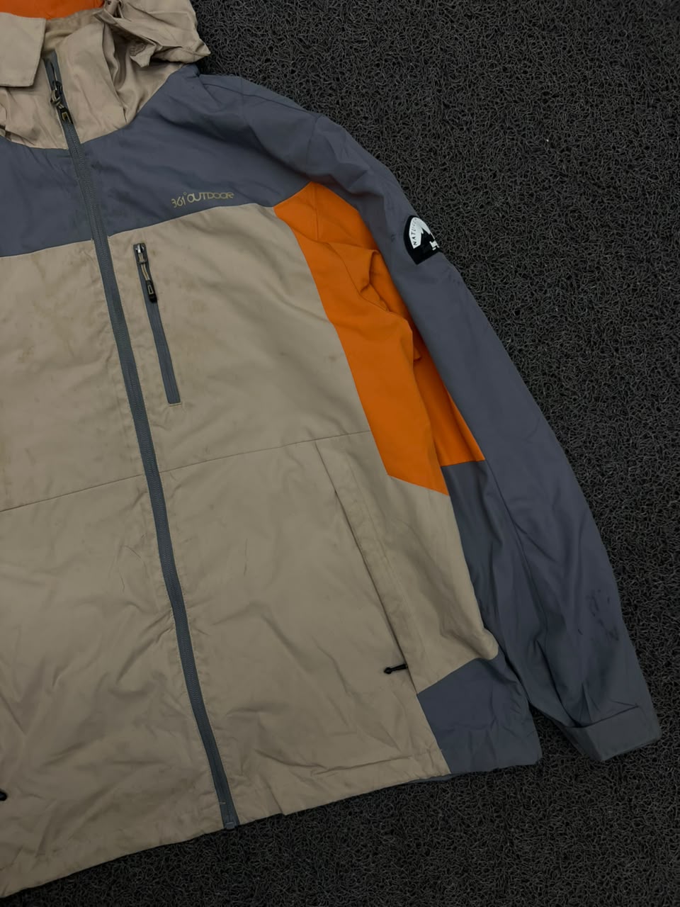 361 Outdoor Colorblock Hooded Waterproof Hiking Jacket