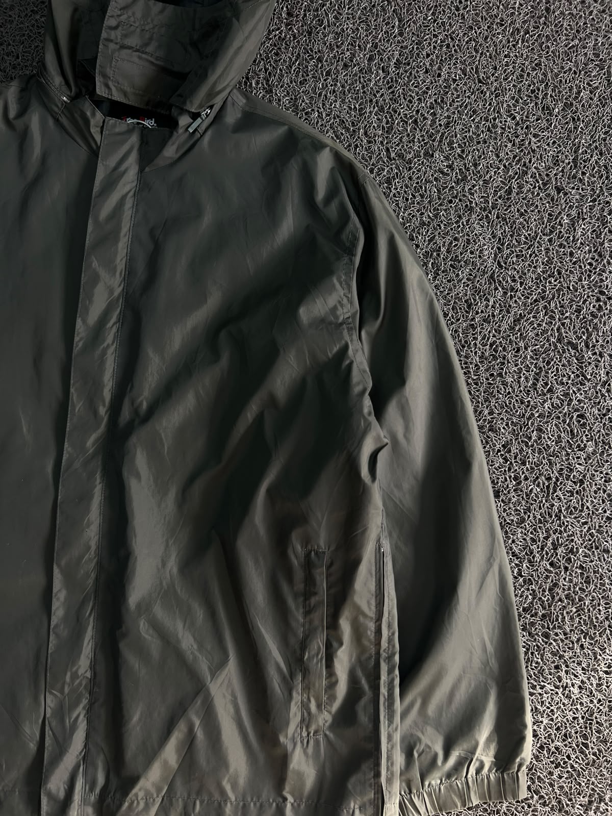 Hooded Windbreaker Jacket – ⚠️ Small Damage | Lightweight Full-Zip Rain Jacket