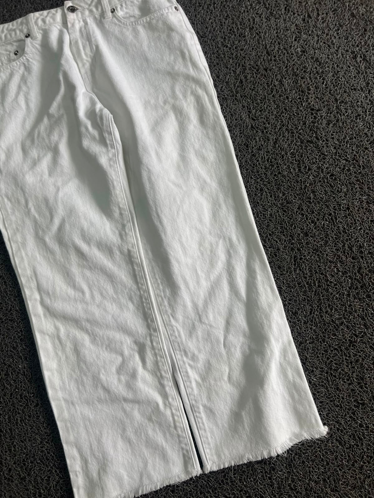 White Straight Leg Denim Jeans – Classic High Waist Fit