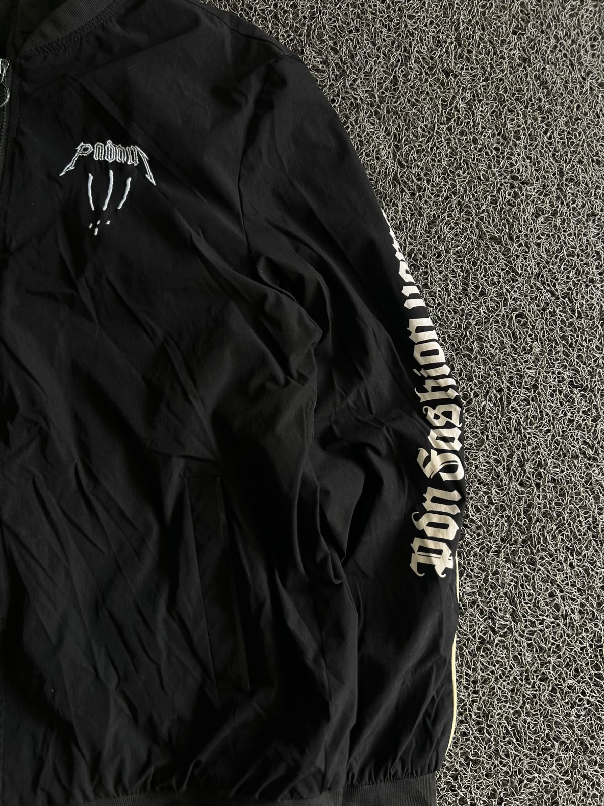 Black Graphic Print Lightweight Bomber Jacket – Full Zip Streetwear Jacket