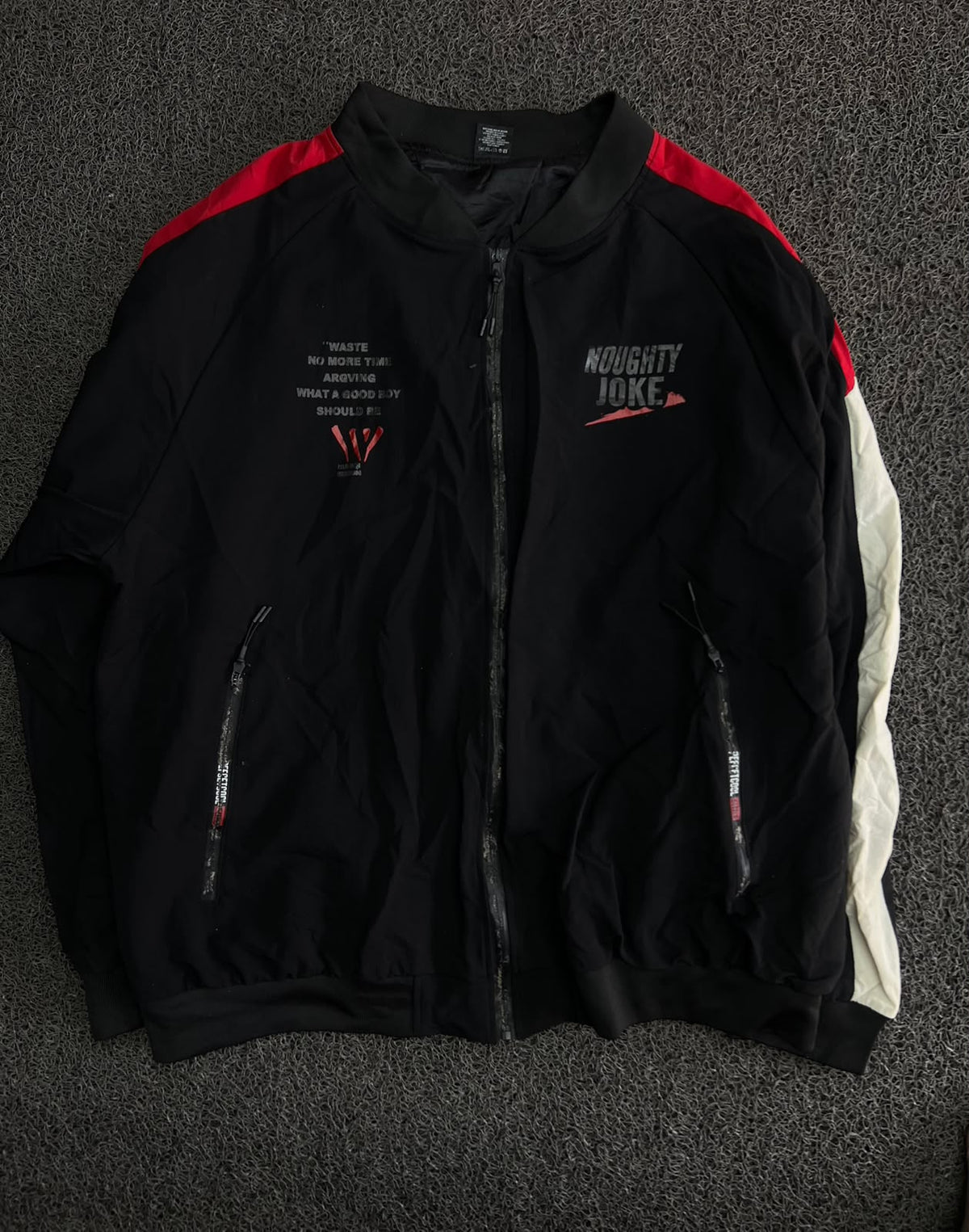 Full-Zip Casual Sports Jacket with Contrast Side Panels⚠️ Small Damage