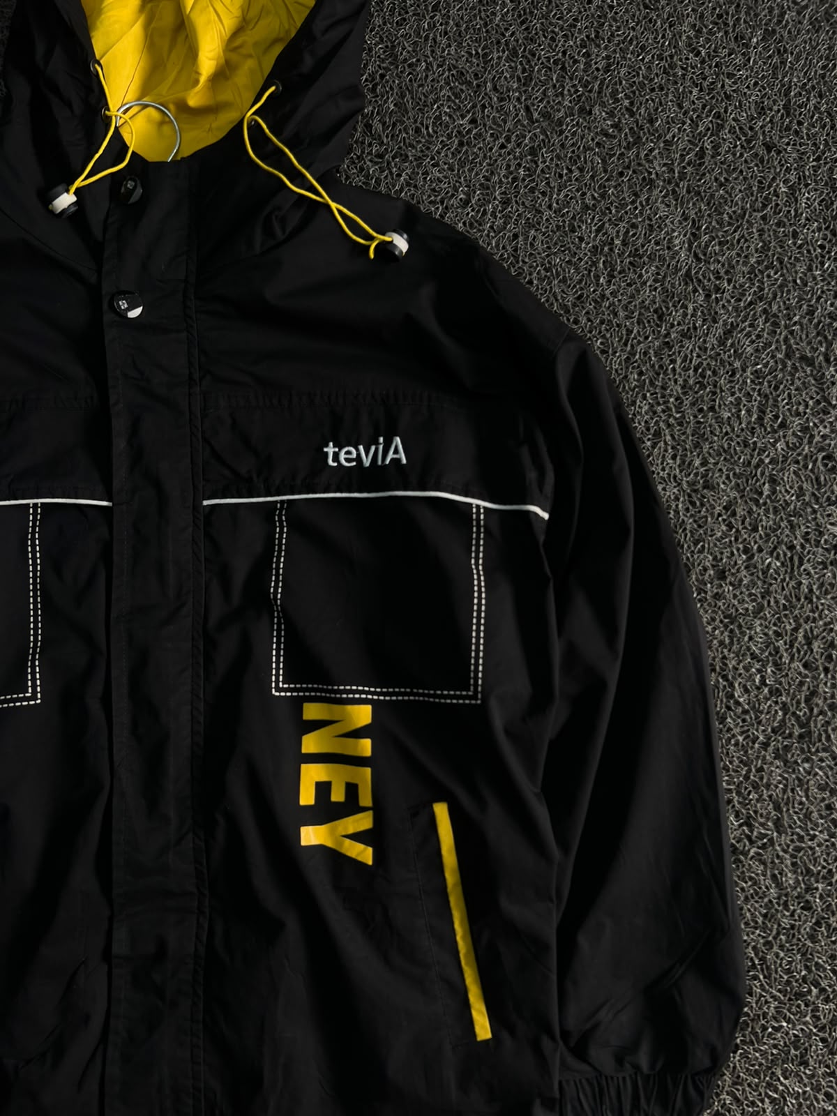 TeviA Black & Yellow Hooded Windbreaker Jacket – Lightweight Outdoor Jacket ⚠️ No Front Zip, Small Damage