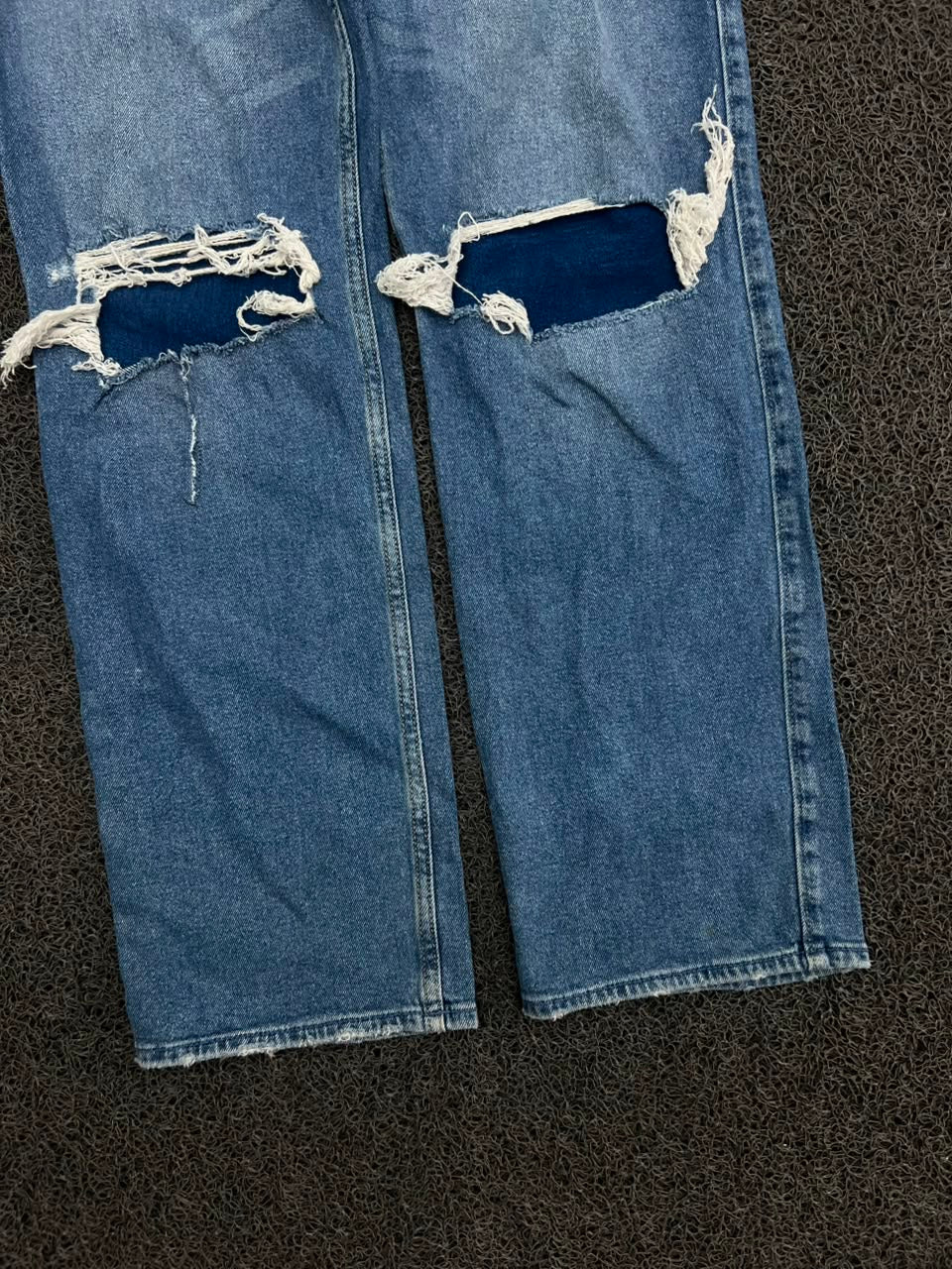 Vintage-Inspired Ripped Denim Jeans