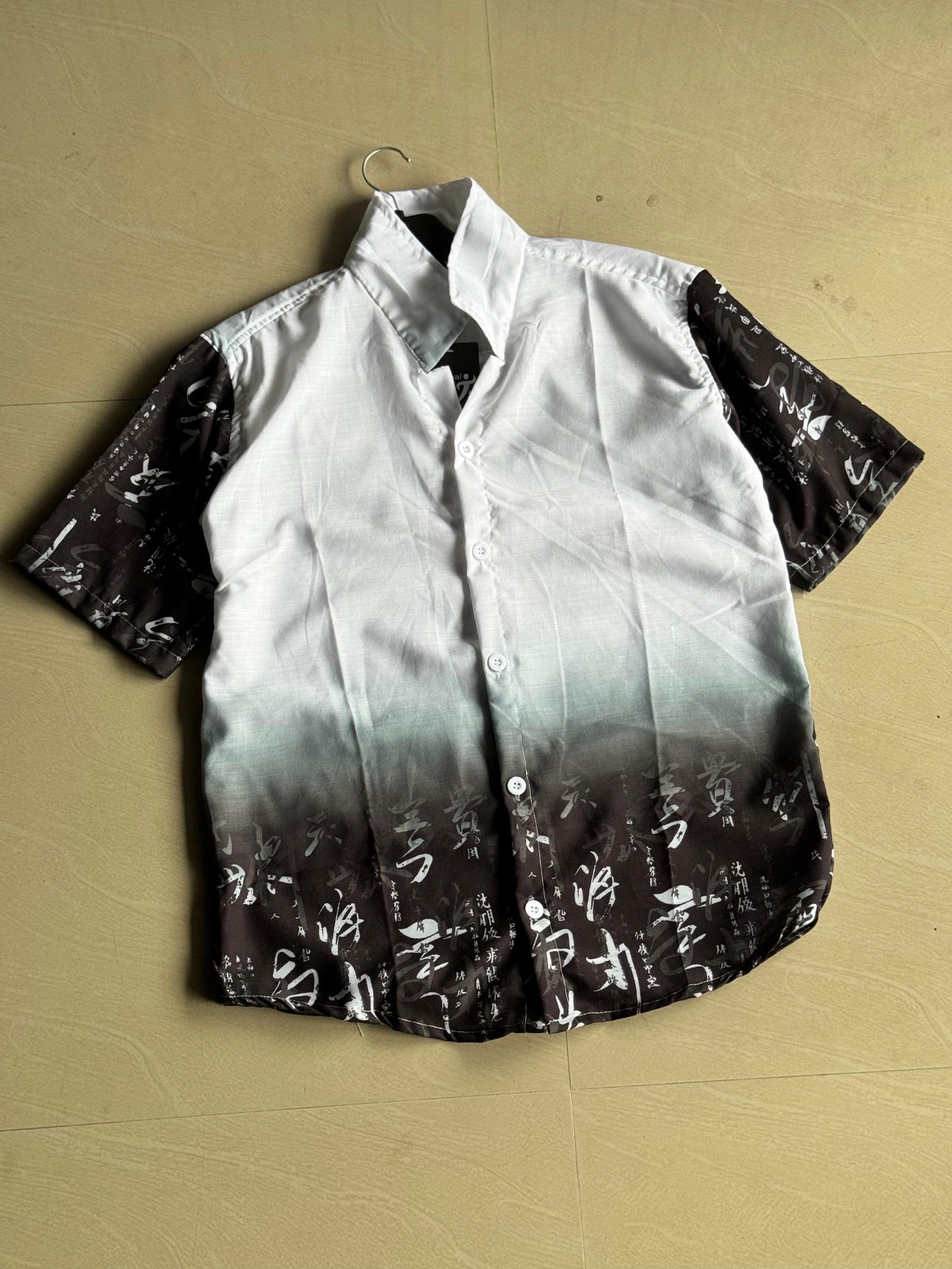 Men’s Gradient Calligraphy Print Short Sleeve Shirt