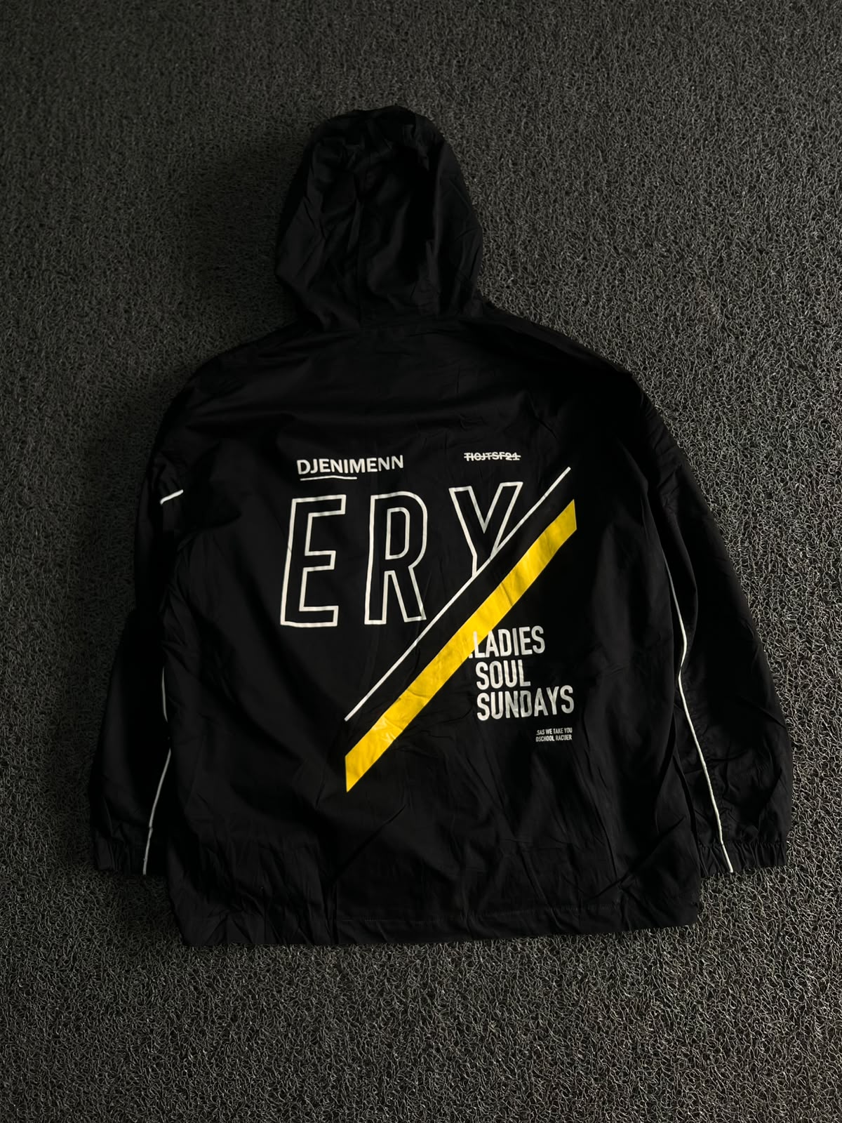 TeviA Black & Yellow Hooded Windbreaker Jacket – Lightweight Outdoor Jacket ⚠️ No Front Zip, Small Damage