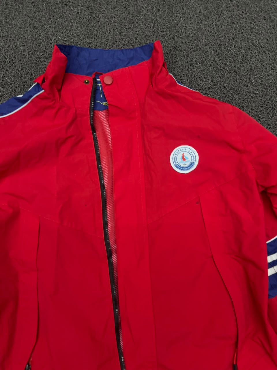 Red Sailing Windbreaker Jacket | Waterproof Full-Zip Retro Outdoor Coat | No Zip⚠️