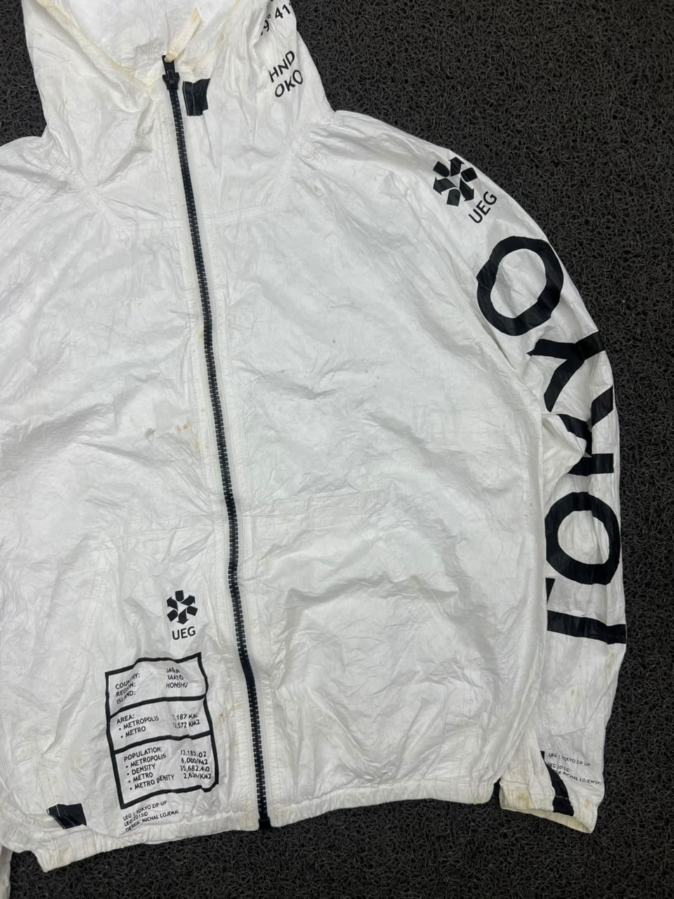 UEG White Graphic Hooded Windbreaker Jacket – Lightweight Full Zip Streetwear ⚠️ Small Stain and Damage