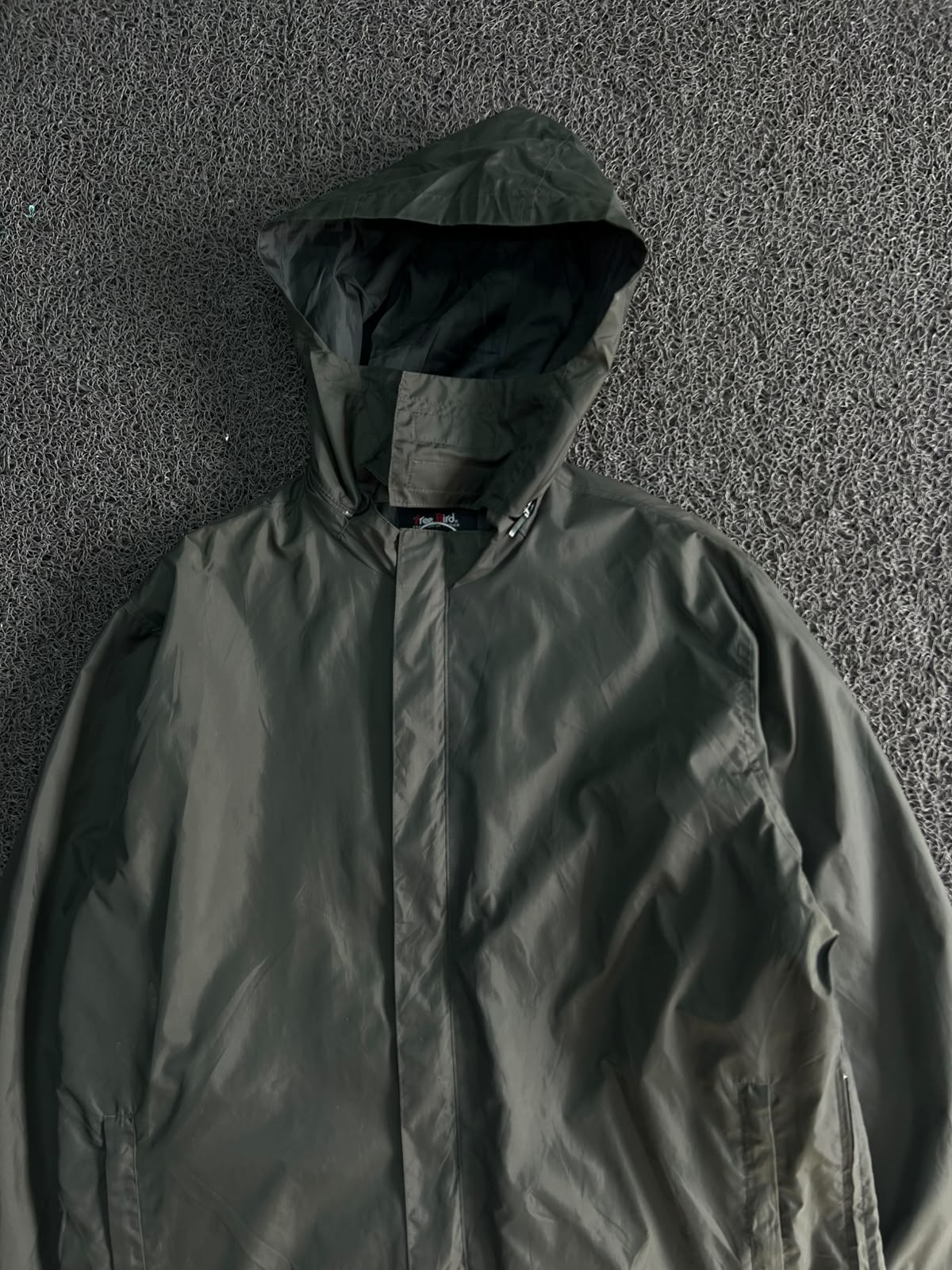 Hooded Windbreaker Jacket – ⚠️ Small Damage | Lightweight Full-Zip Rain Jacket