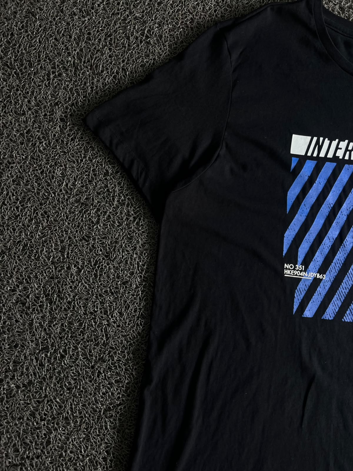 Uniquest Interrupted Graphic Print Black Cotton T-Shirt