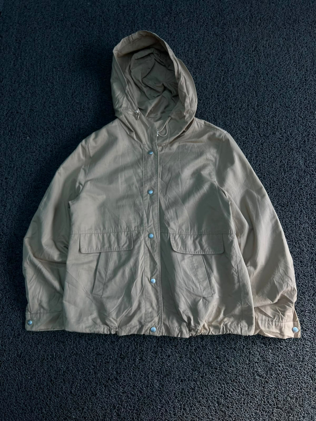 Vintage Beige Hooded Windbreaker Jacket – Minimal Utility Snap Front