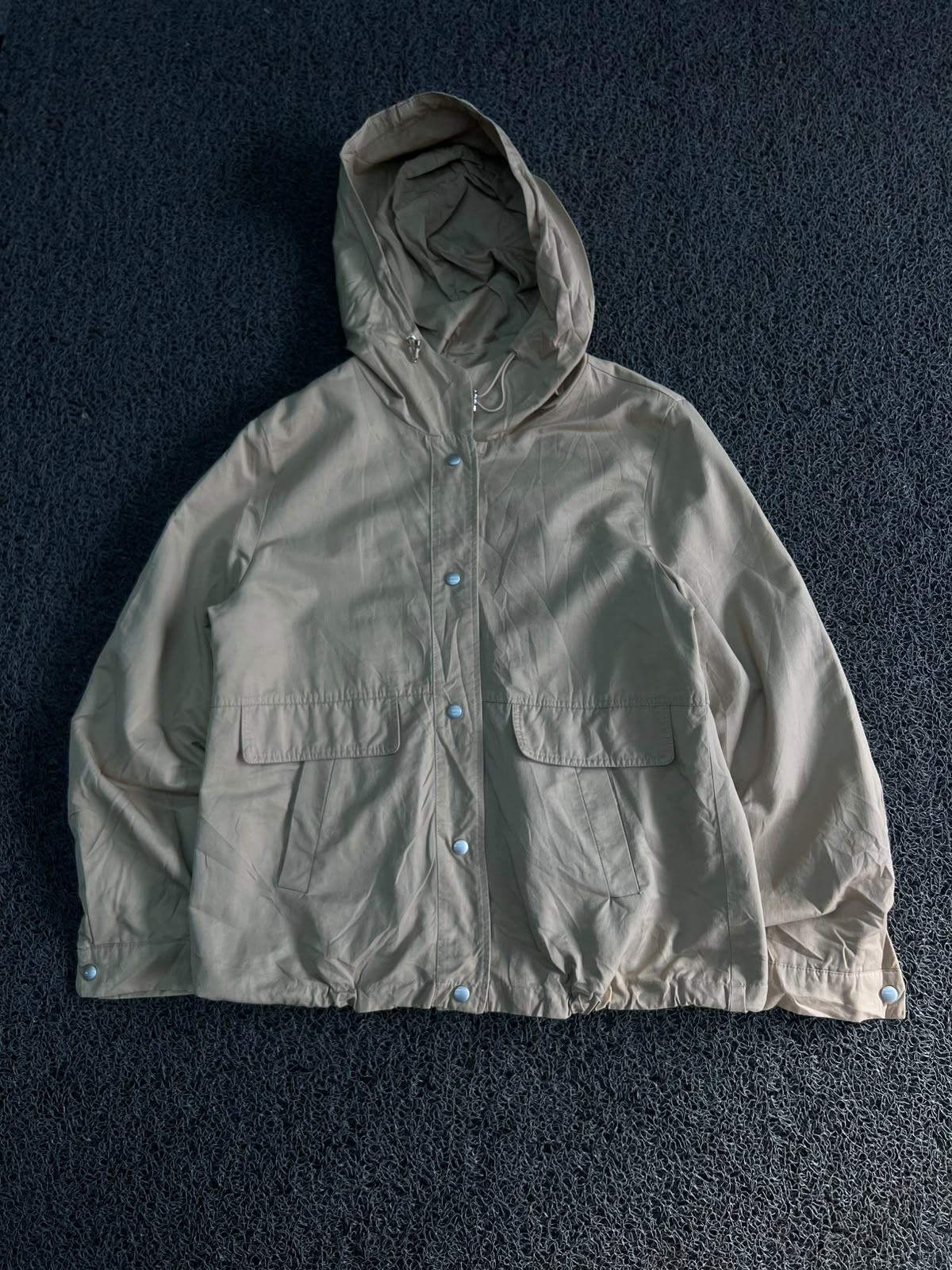 Vintage Beige Hooded Windbreaker Jacket – Minimal Utility Snap Front