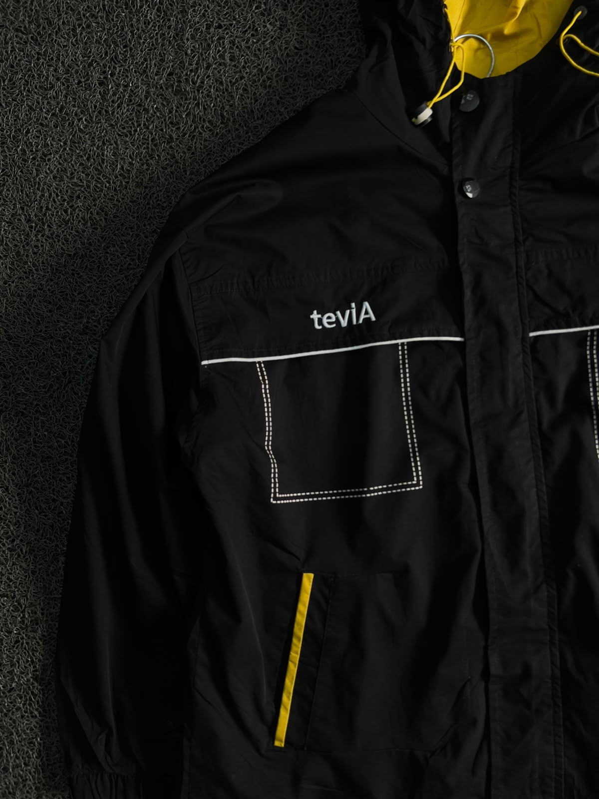 TeviA Black & Yellow Hooded Windbreaker Jacket – Lightweight Outdoor Jacket ⚠️ No Front Zip, Small Damage