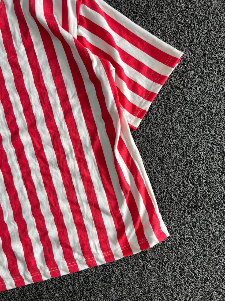 Red & White Vertical Striped Oversized T-Shirt – Unisex Casual Crew Neck Tee