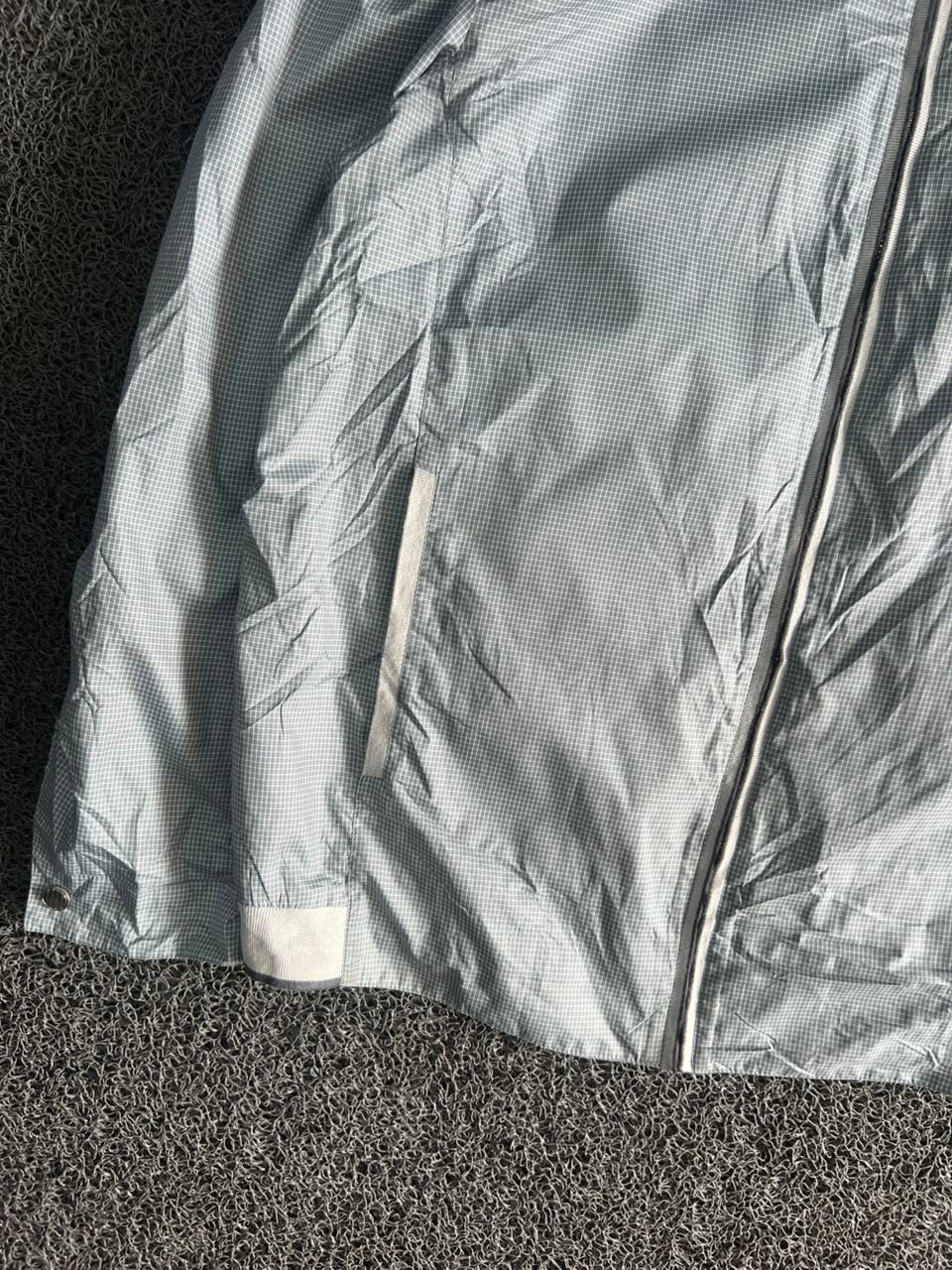 Lightweight Full-Zip Windbreaker Jacket
Minimalist Casual Outerwear | Lightweight | Zip-Up | Unisex Style