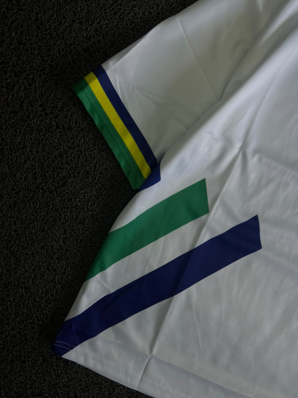 Adidas Brazil Kaká #8 Retro Football Five Sleeve Jersey – White | Vintage Style