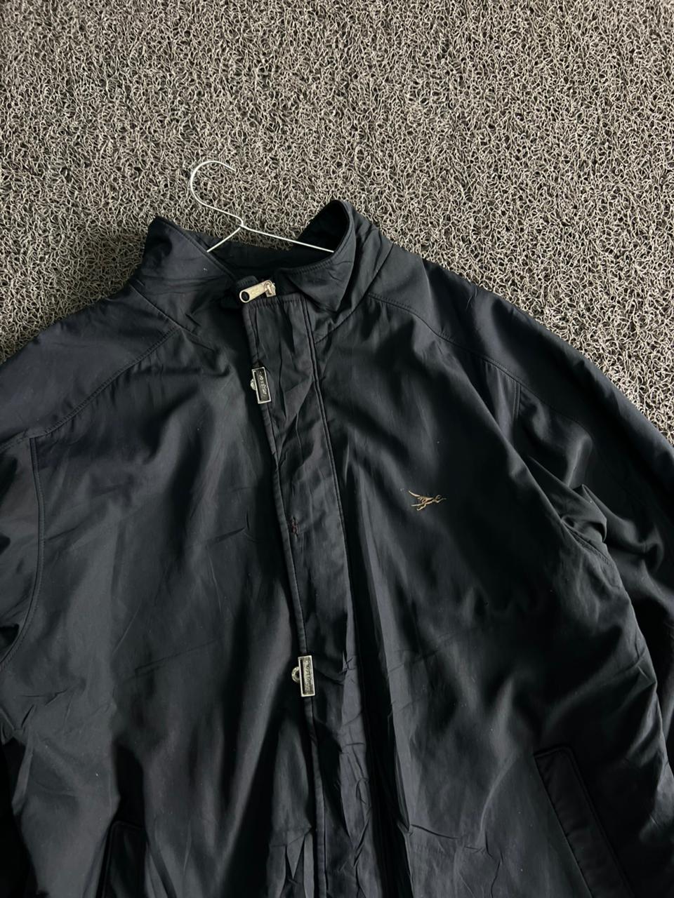 Minimalist Black Zip-Up Lightweight Jacket – Classic Casual Windbreaker