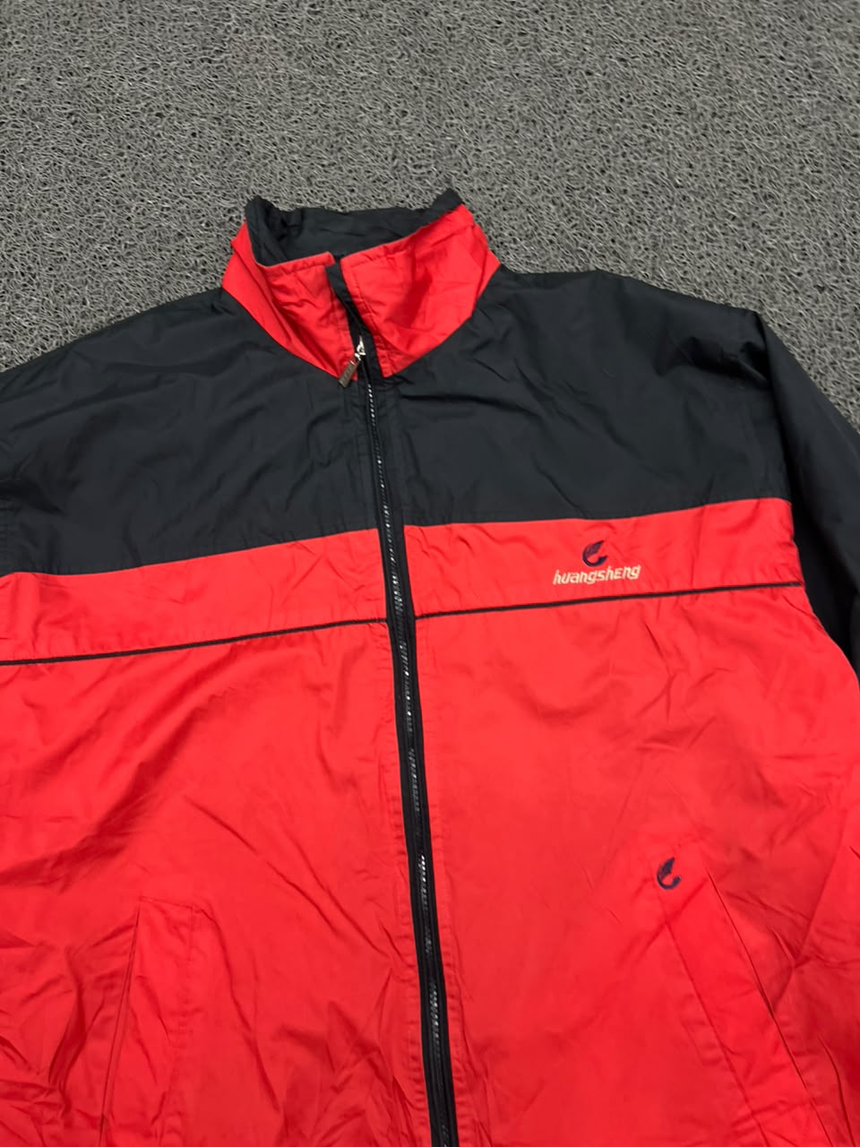 Huangsheng Red & Black Color Block Windbreaker Jacket