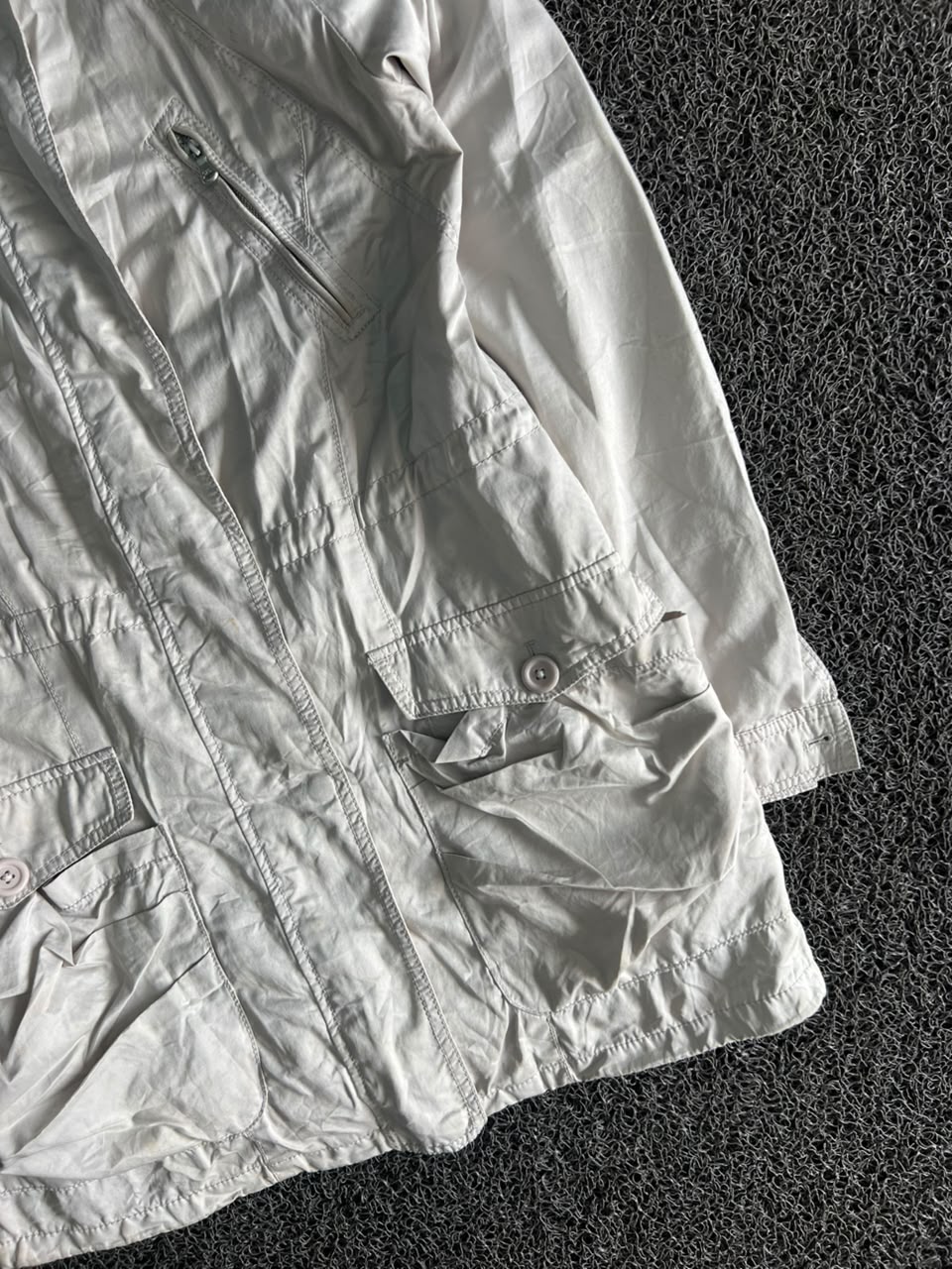 Vintage White Multi-Pocket Hooded Jacket