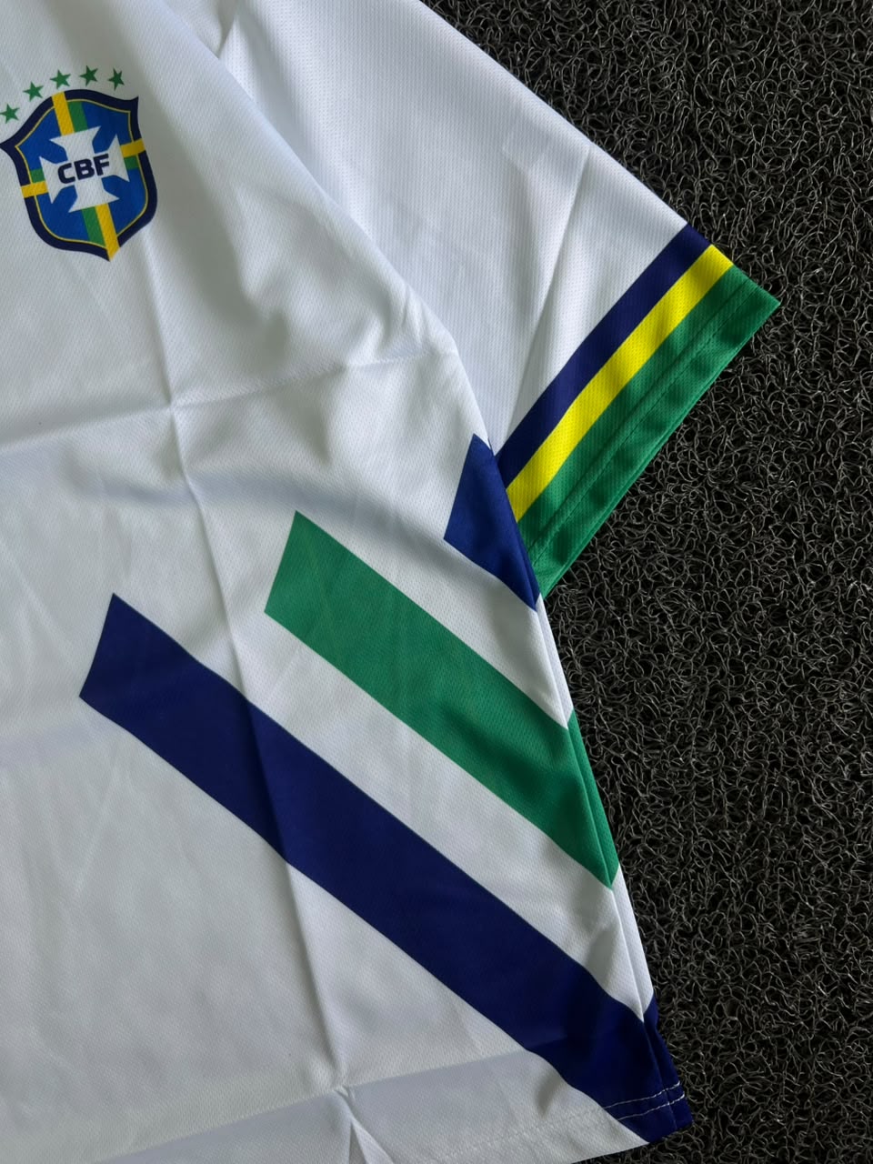 Adidas Brazil Kaká #8 Retro Football Five Sleeve Jersey – White | Vintage Style