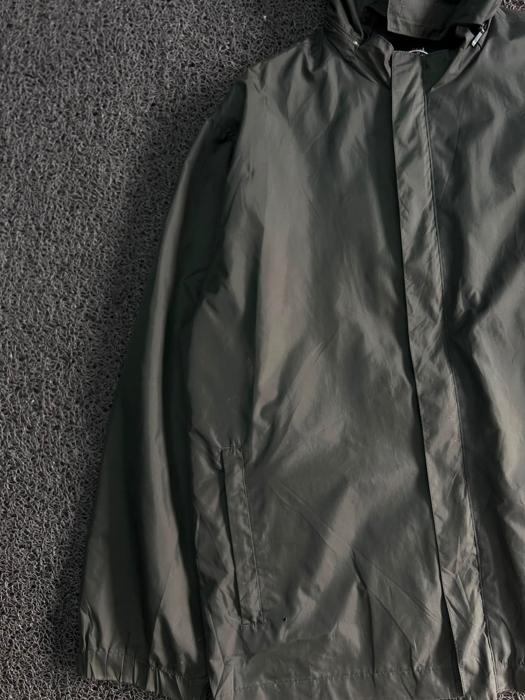 Hooded Windbreaker Jacket – ⚠️ Small Damage | Lightweight Full-Zip Rain Jacket