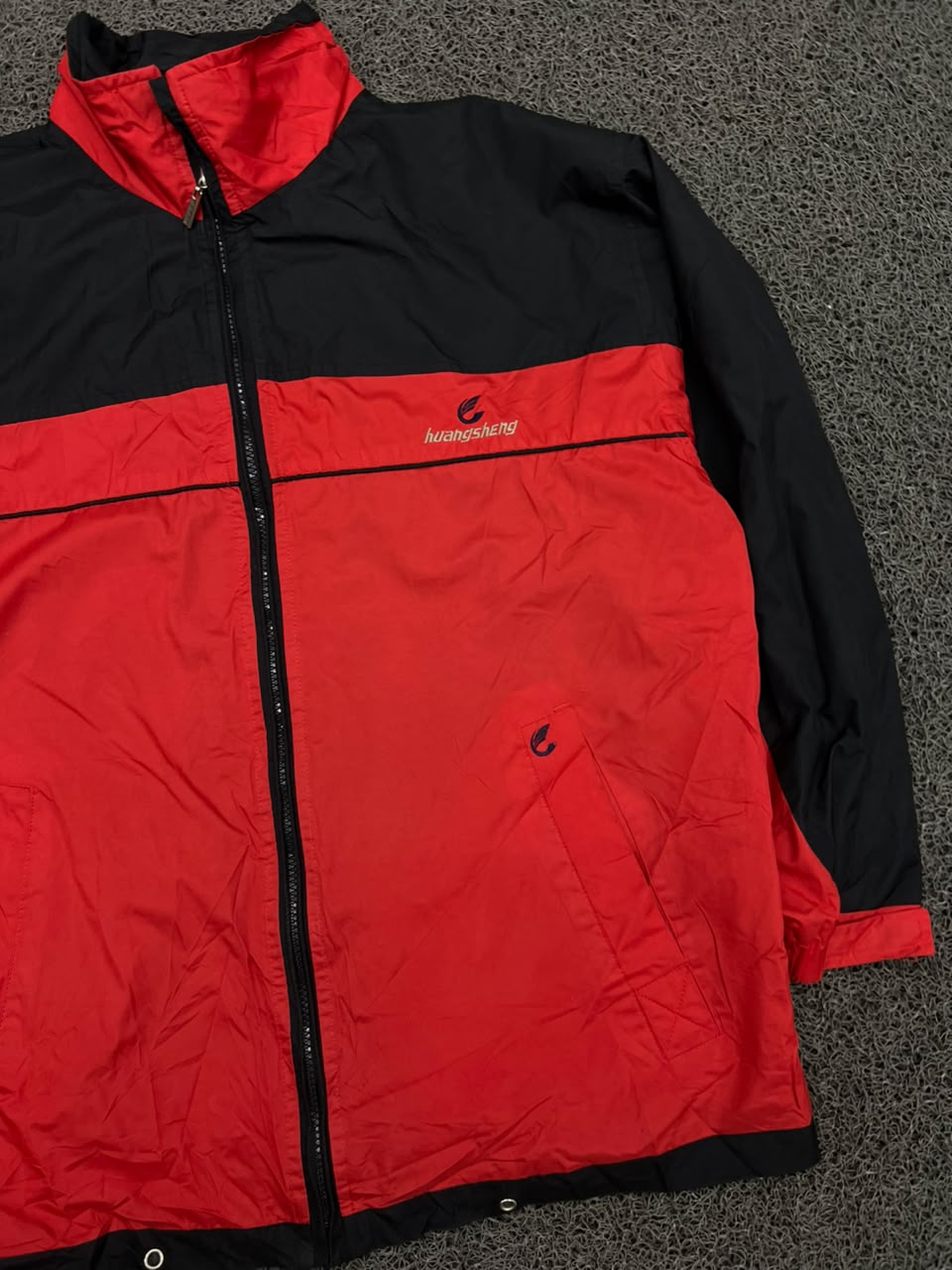 Huangsheng Red & Black Color Block Windbreaker Jacket