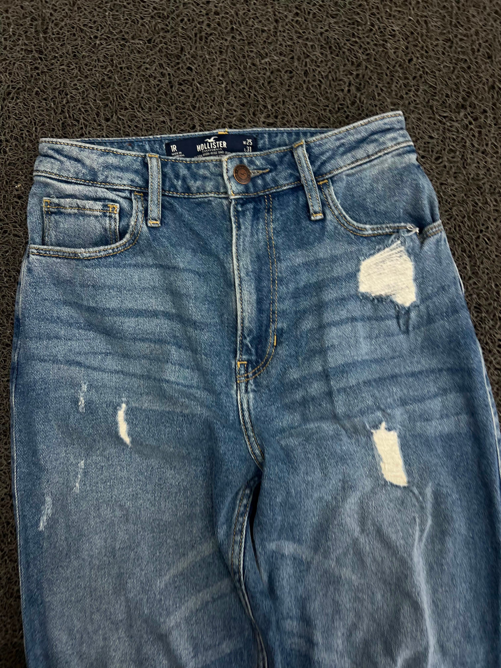 Vintage-Inspired Ripped Denim Jeans