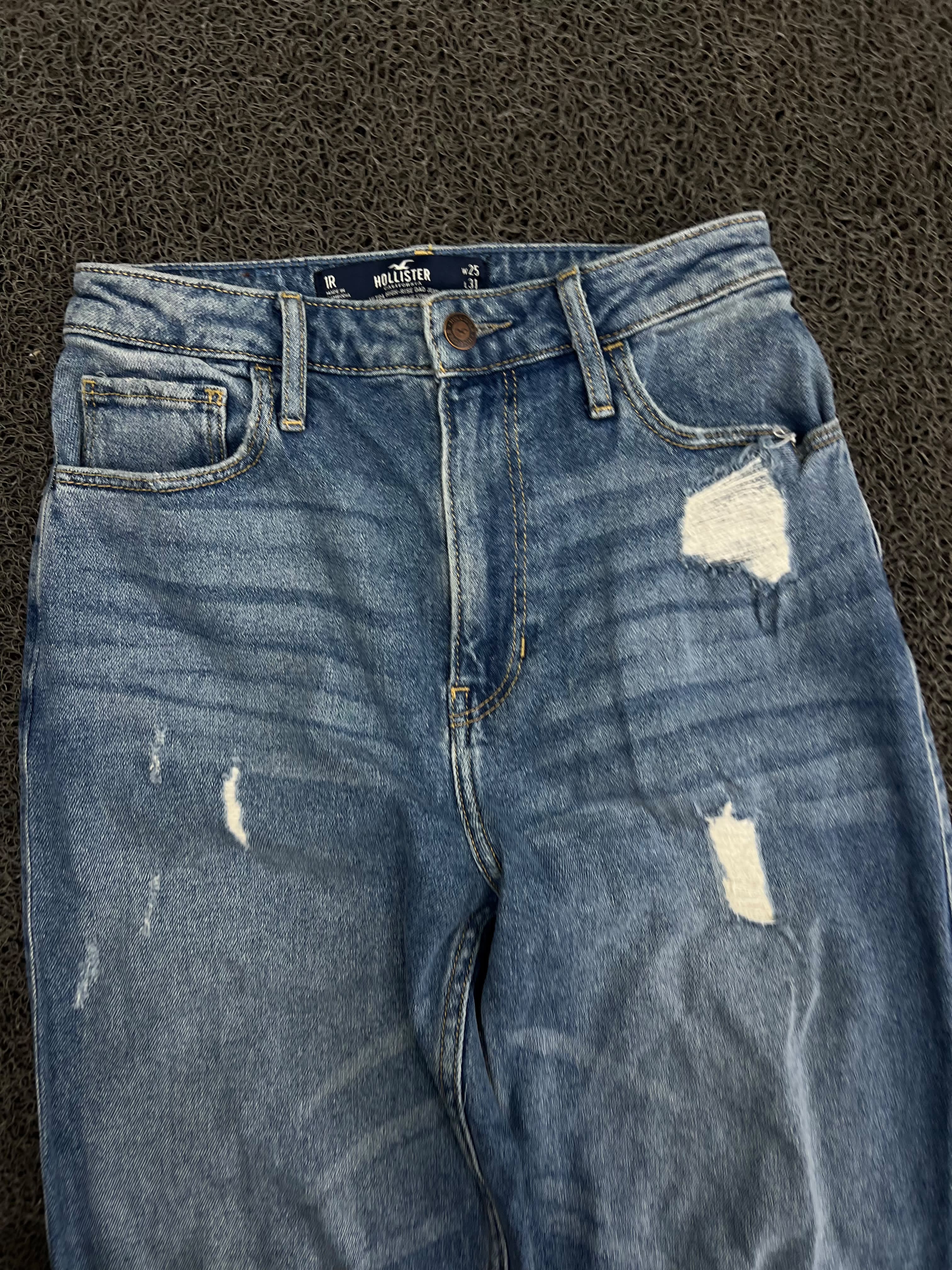 Vintage-Inspired Ripped Denim Jeans