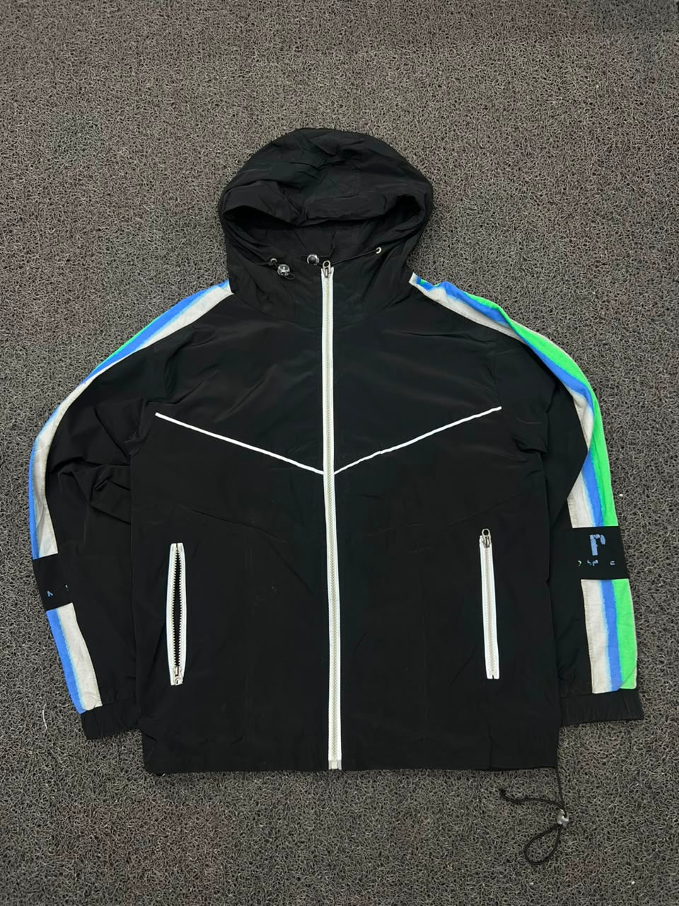 Vintage Black Hooded Windbreaker Jacket with Contrast Stripe Sleeves – Lightweight Full Zip