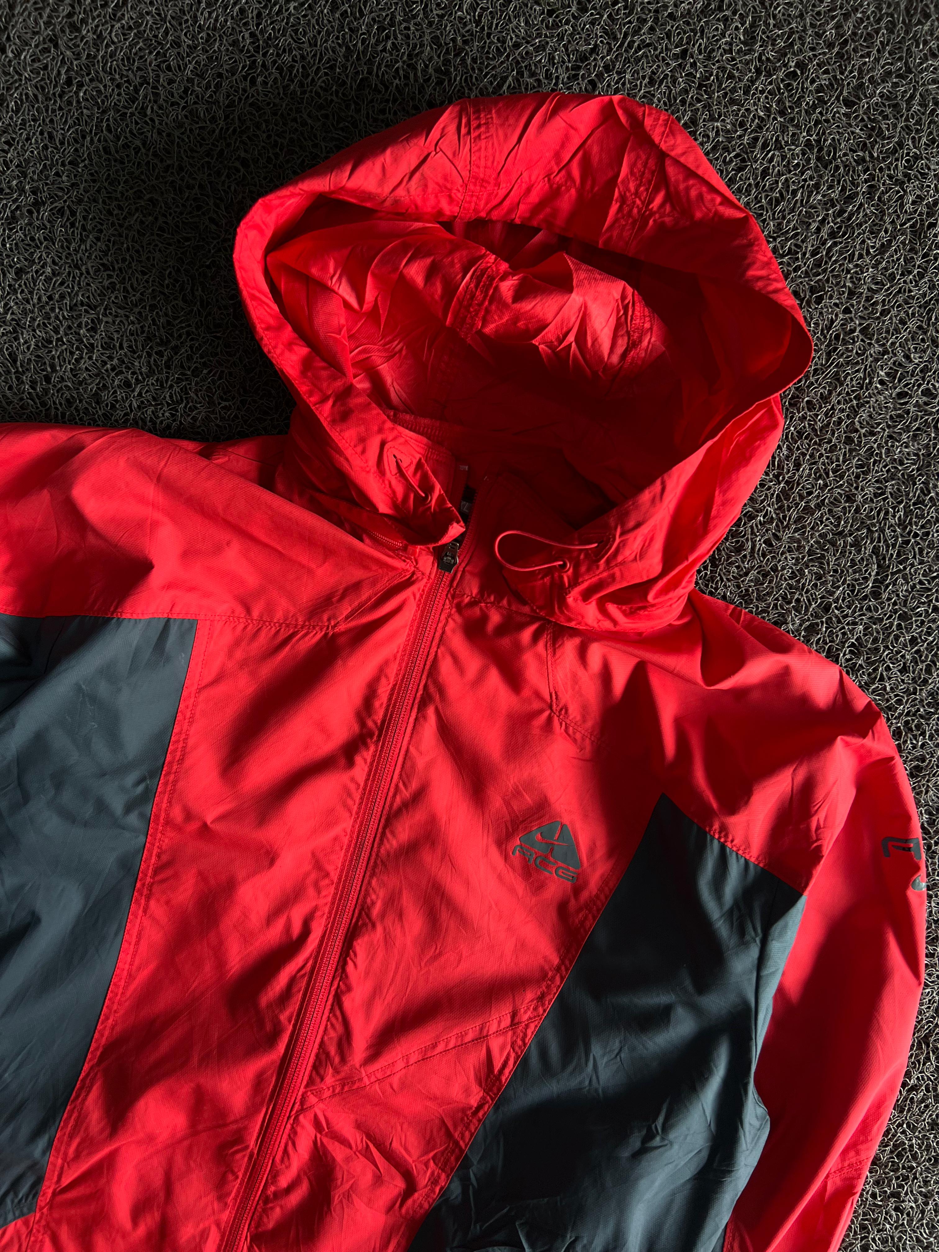 Nike ACG Lightweight Hooded Windbreaker Jacket