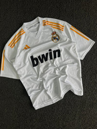 Real Madrid 2010–11 Home Jersey – Karim Benzema #9 | White & Gold Retro Football Five Sleeve Jersey